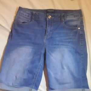 Selling some bermuda Arizona shorts (light denim)